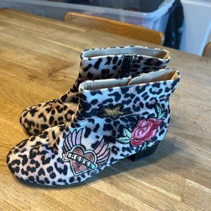 Girls Faux Leopard Fur Boots w/ Embroidered Designs